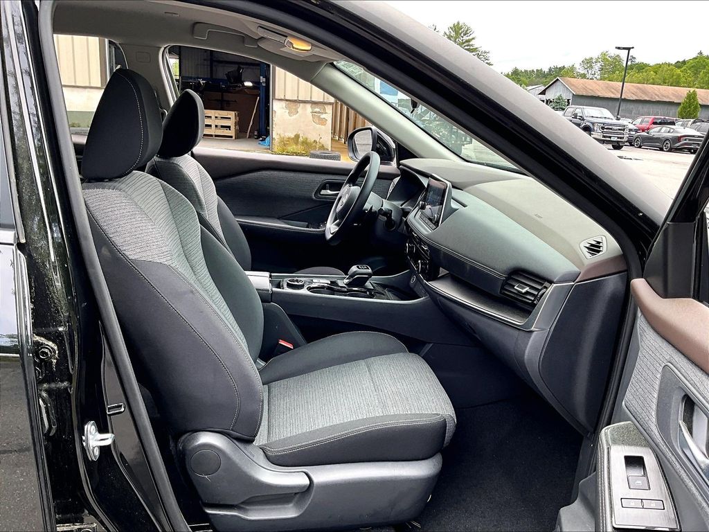 2022 Nissan Rogue — photo 14
