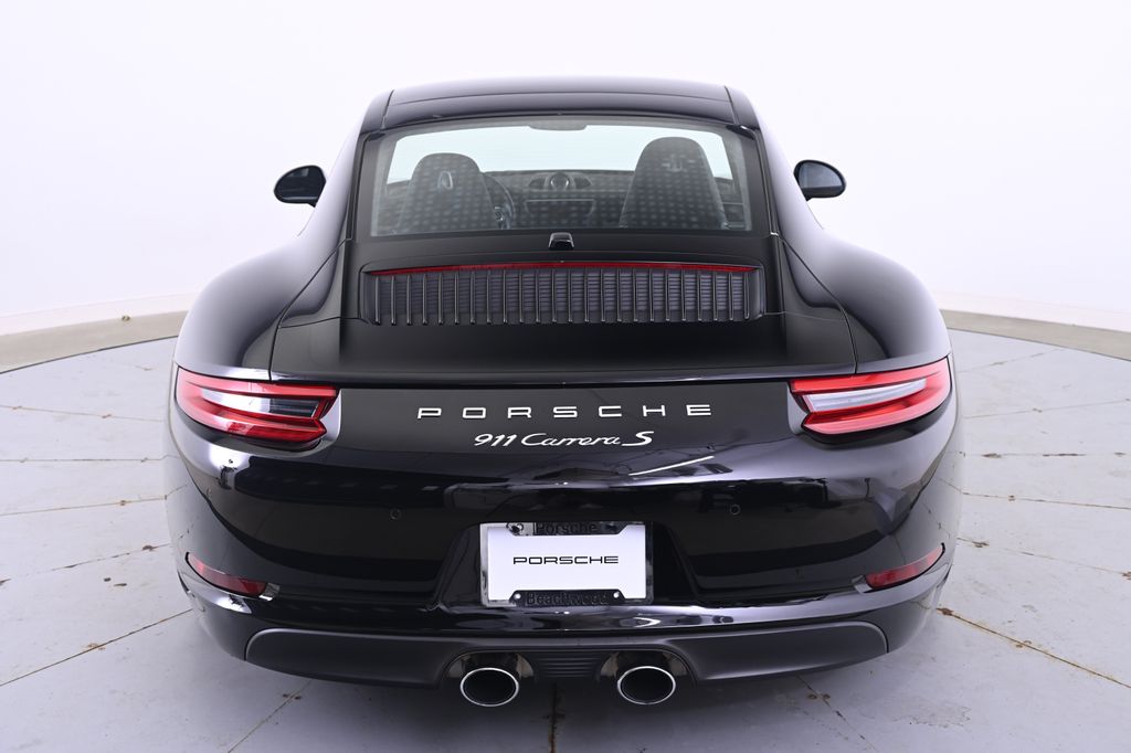 Thumbnail: 2017 Porsche 911 - 6