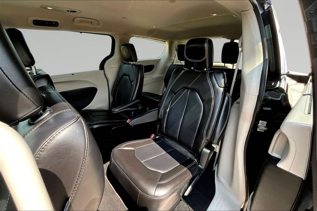 Used 2023 Chrysler Pacifica Van