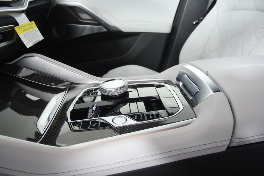 Thumbnail: 2027 BMW X6 - 21