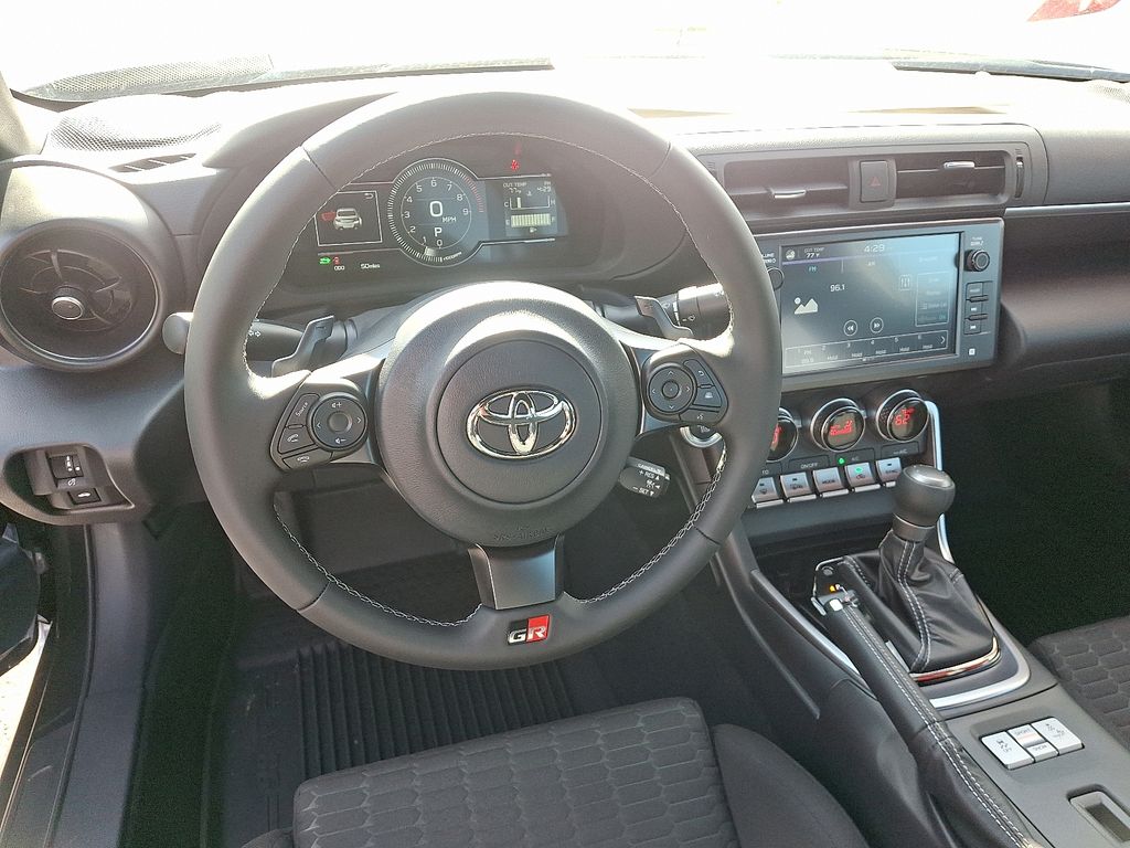 Thumbnail: 2025 Toyota GR86 - 11