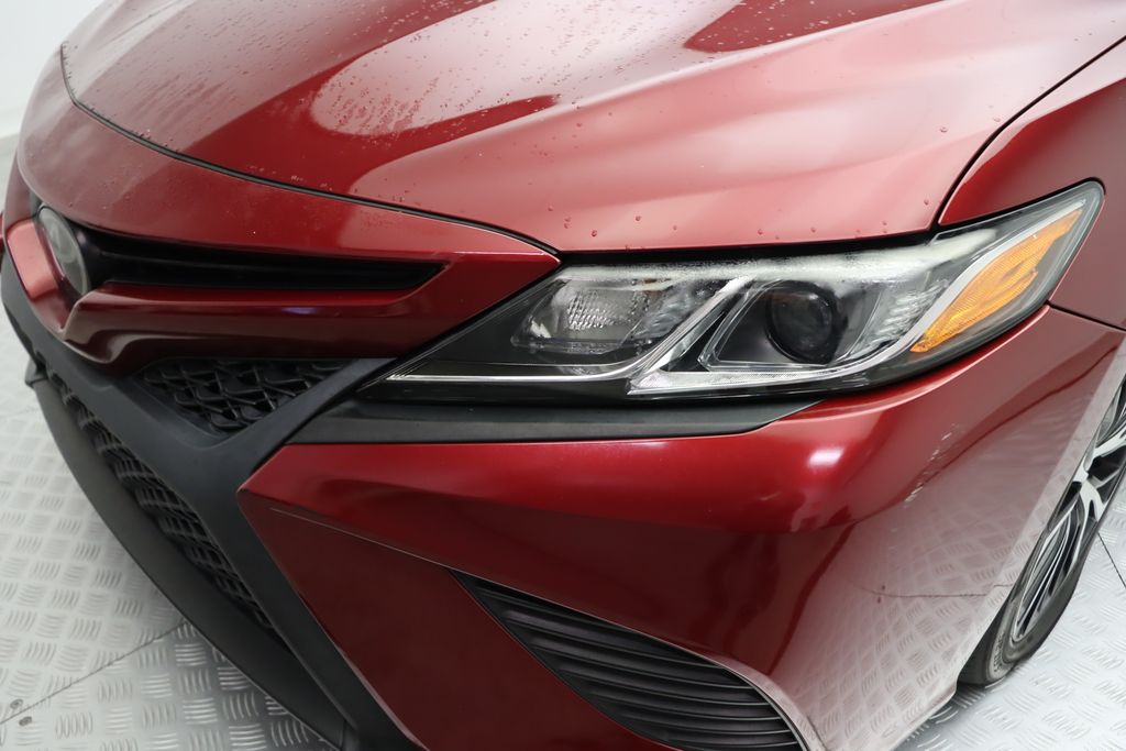 2018 Toyota Camry SE 3