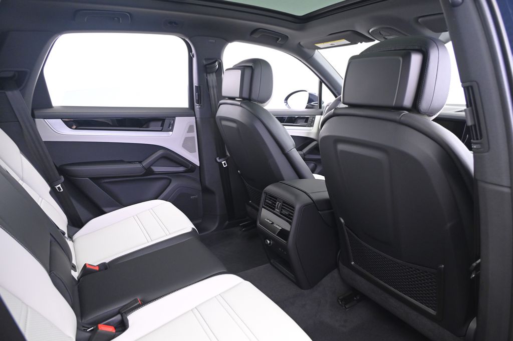 Thumbnail: 2026 Porsche Cayenne - 21