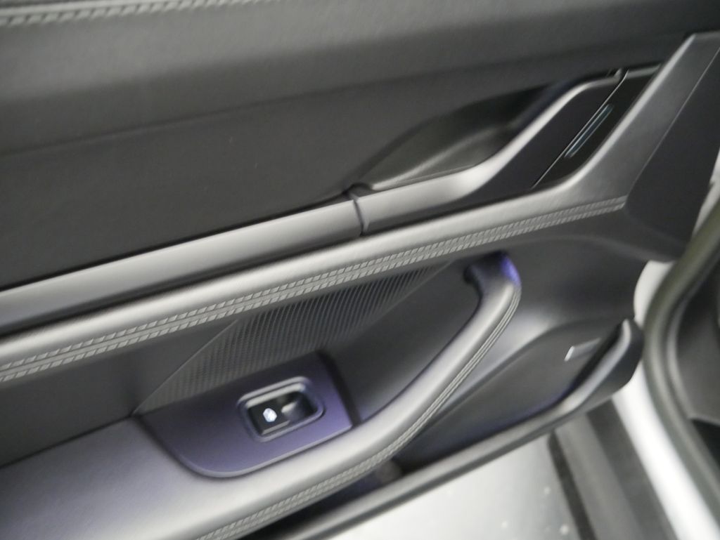 Thumbnail: 2023 Porsche Taycan - 19