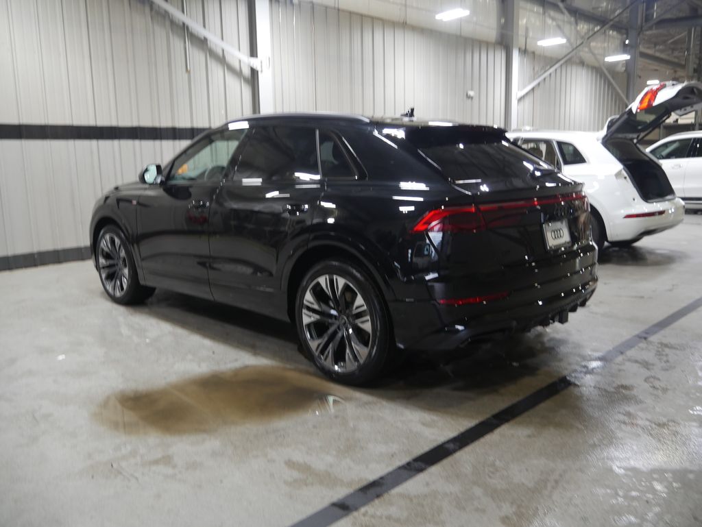 Thumbnail: 2026 Audi Q8 - 3