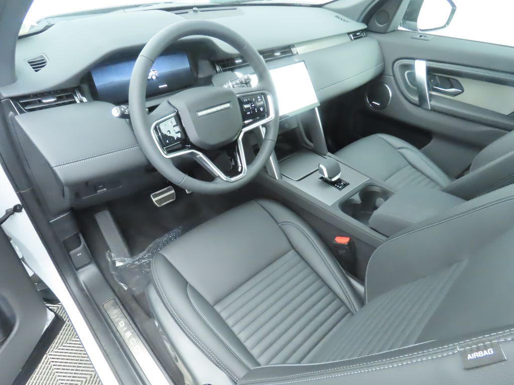 Thumbnail: 2024 Land Rover Discovery Sport - 10