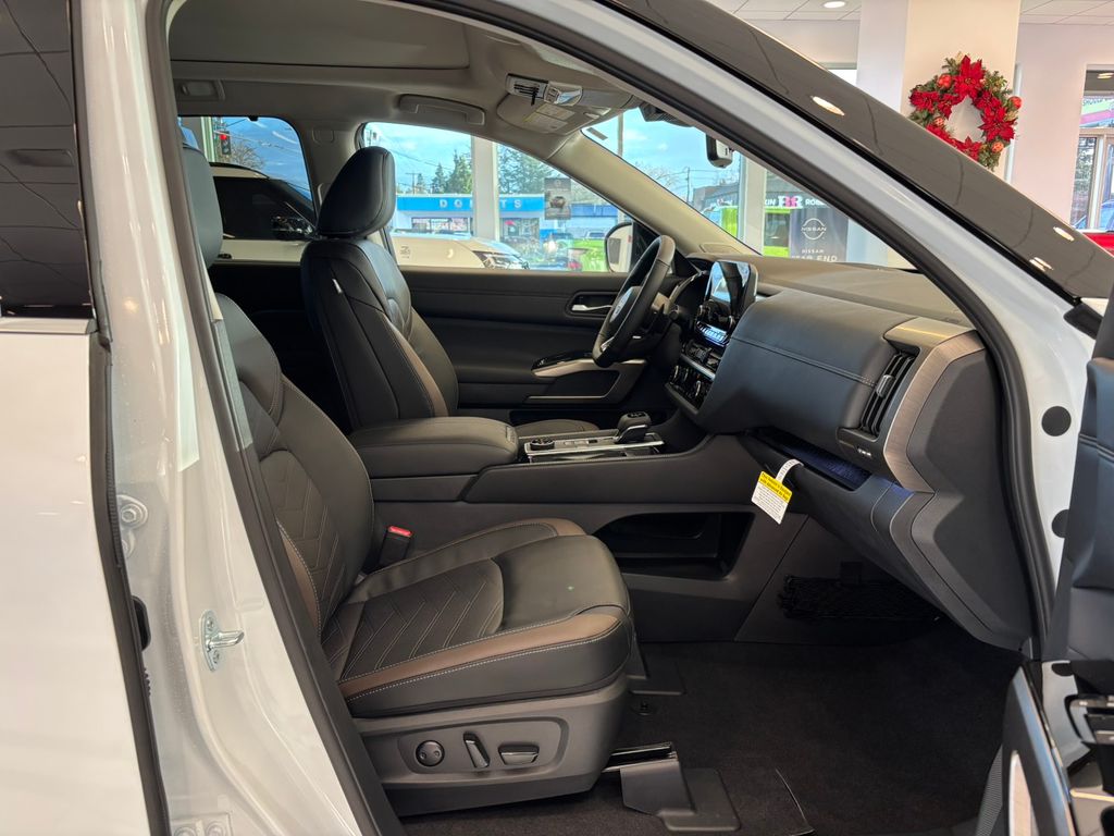 2025 Nissan Pathfinder Platinum