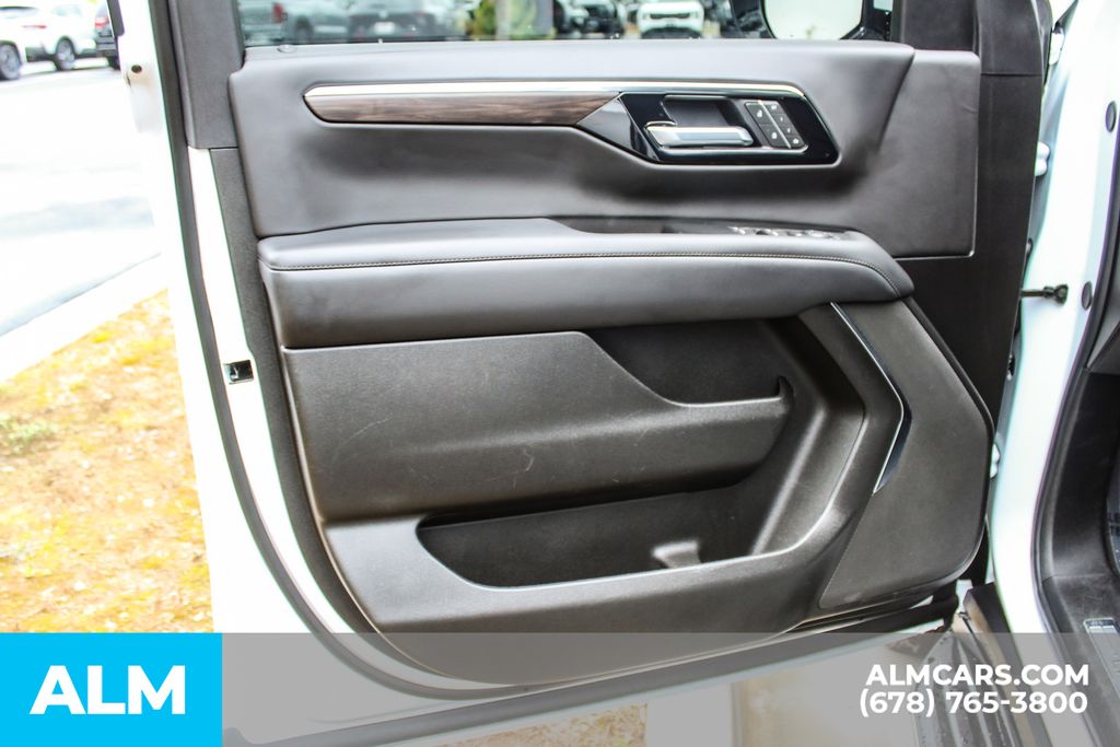 Used 2025 White Chevrolet LT image 38