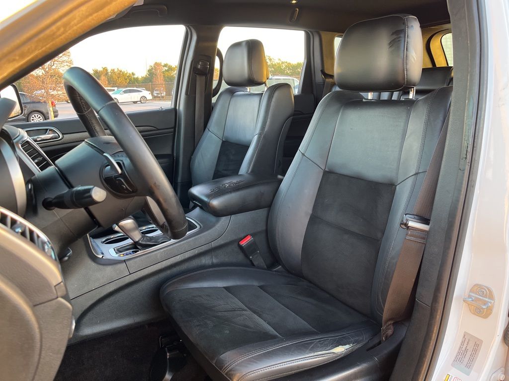 Thumbnail: 2017 Jeep Grand Cherokee - 23