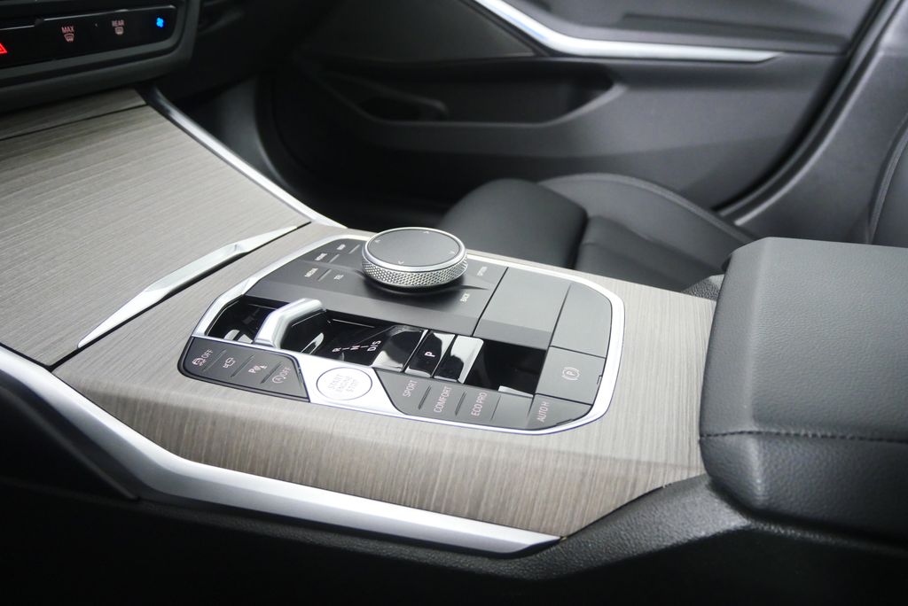 Thumbnail: 2025 BMW 3 Series - 24