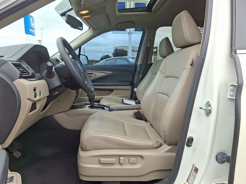 Thumbnail: 2016 Honda Pilot - 14