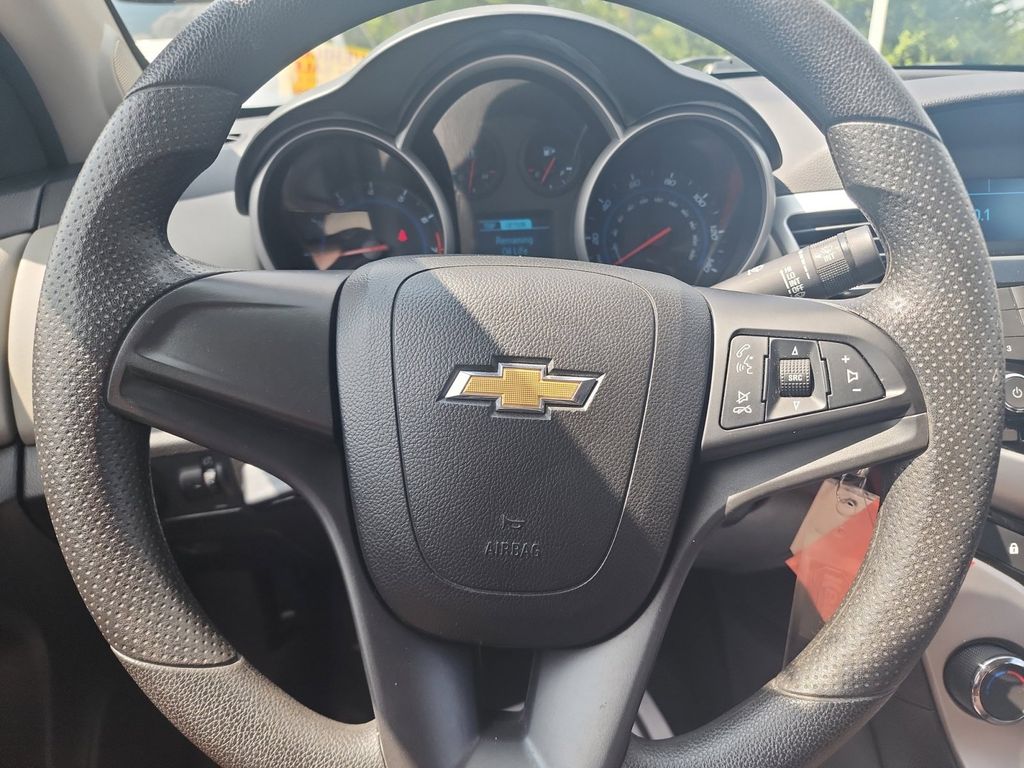 2014 Chevrolet Cruze LS 18