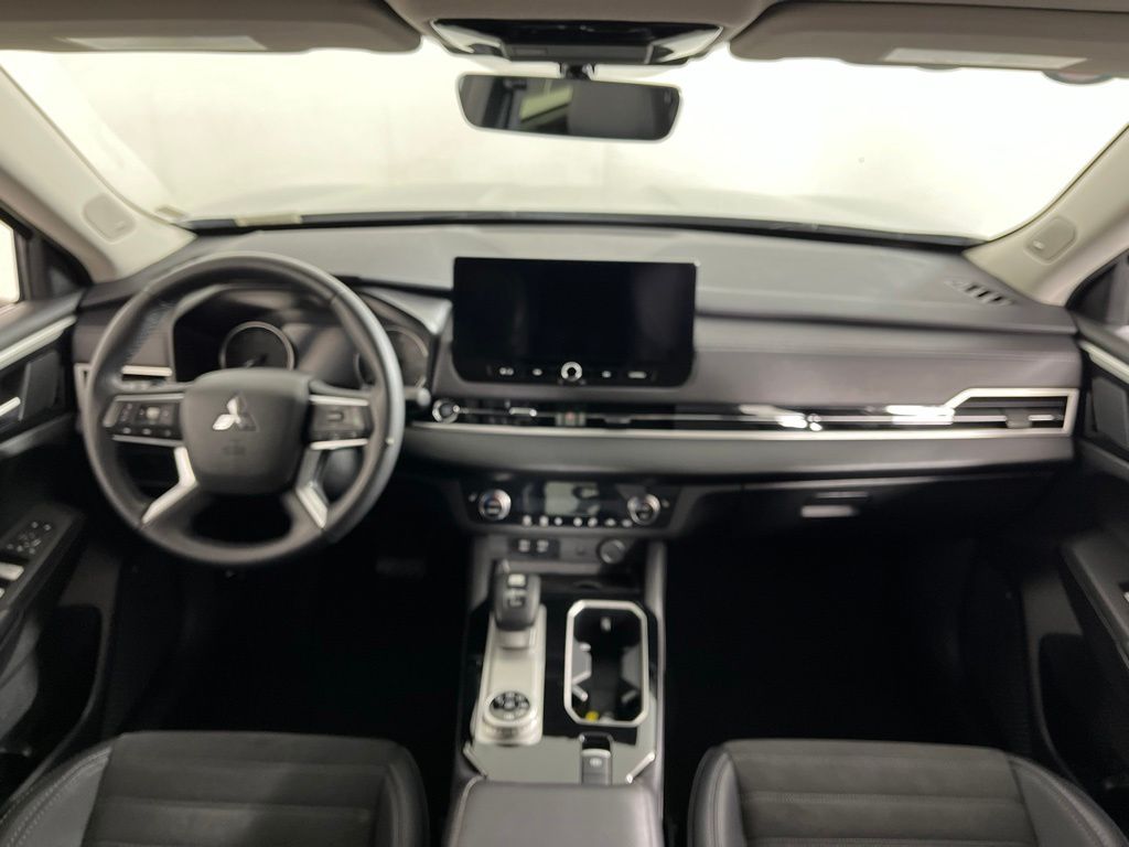Thumbnail: 2025 Mitsubishi Outlander - 22