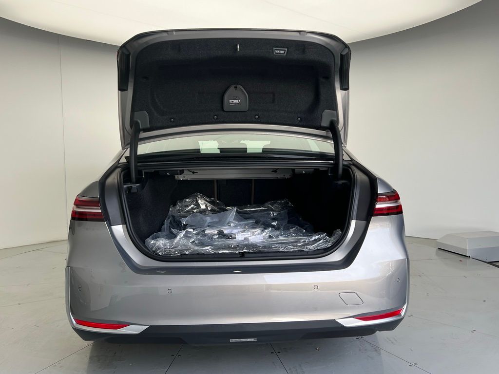 Thumbnail: 2026 BMW 5 Series - 5