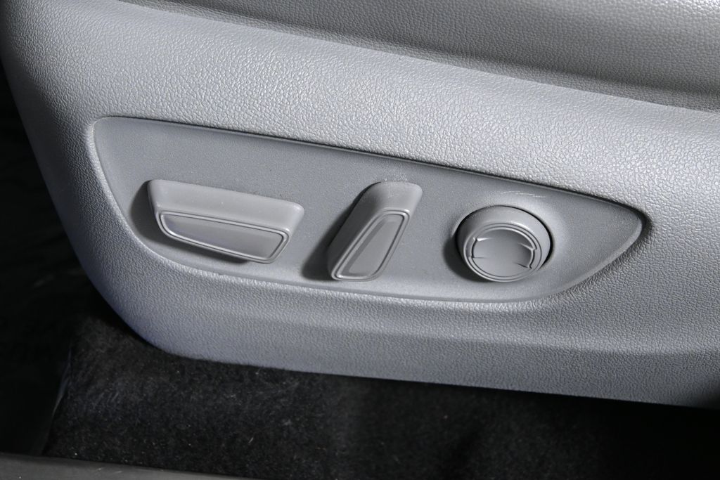 Thumbnail: 2020 Toyota Highlander - 30