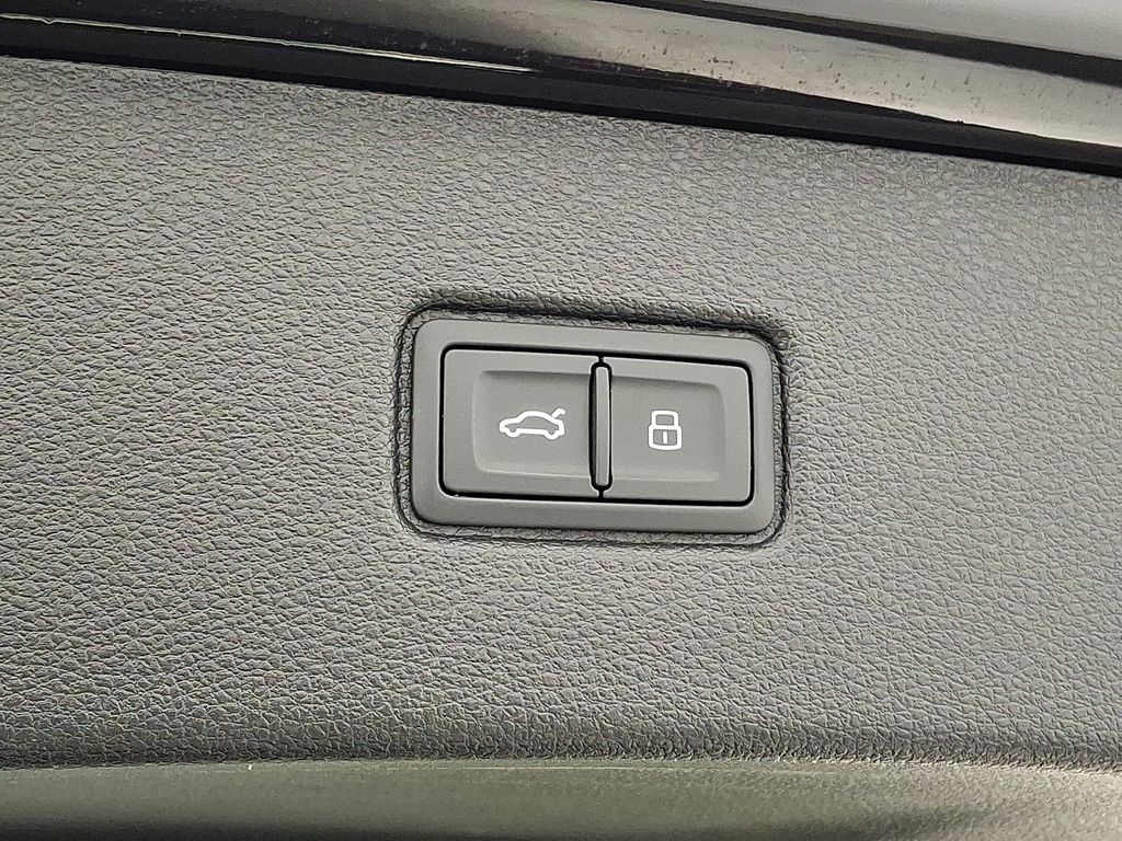 Thumbnail: 2023 Audi Q7 - 29