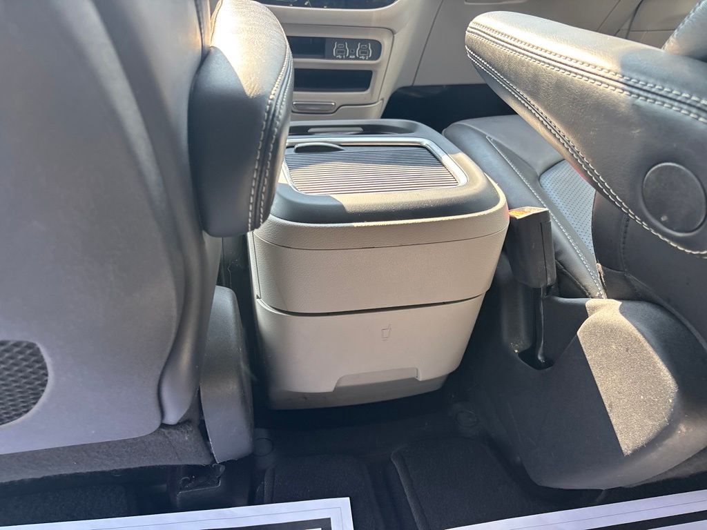 Used 2023 Chrysler Pacifica Van