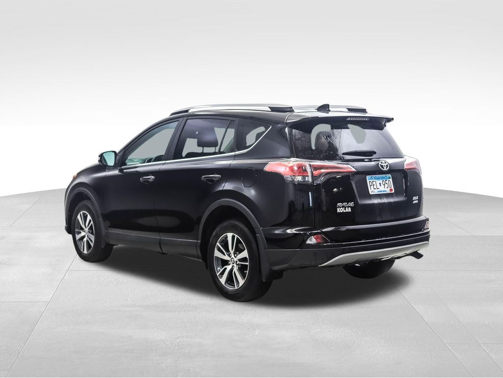 Thumbnail: 2017 Toyota RAV4 - 3