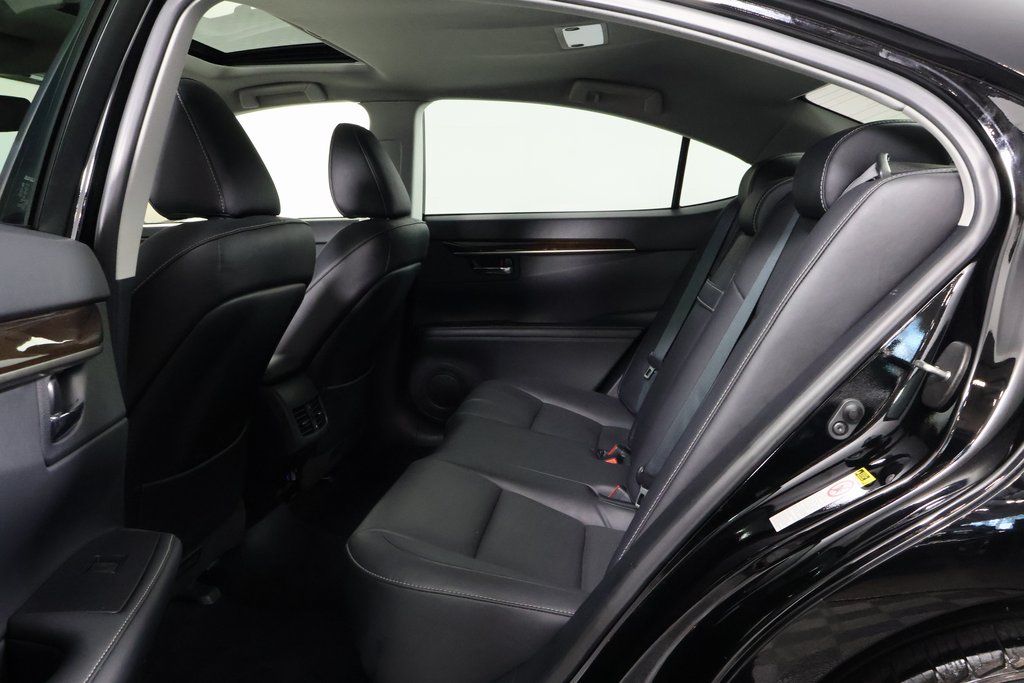 Thumbnail: 2014 Lexus ES - 11