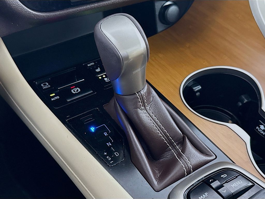 Thumbnail: 2018 Lexus RX - 17