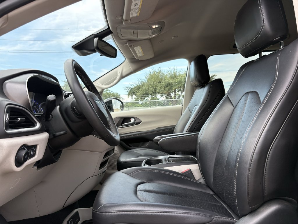 2024 Chrysler Pacifica Touring L - 11
