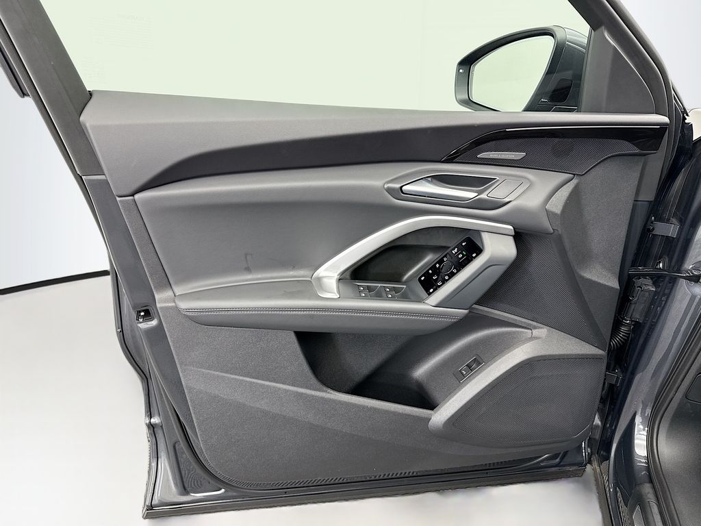 Thumbnail: 2025 Audi Q5 - 24