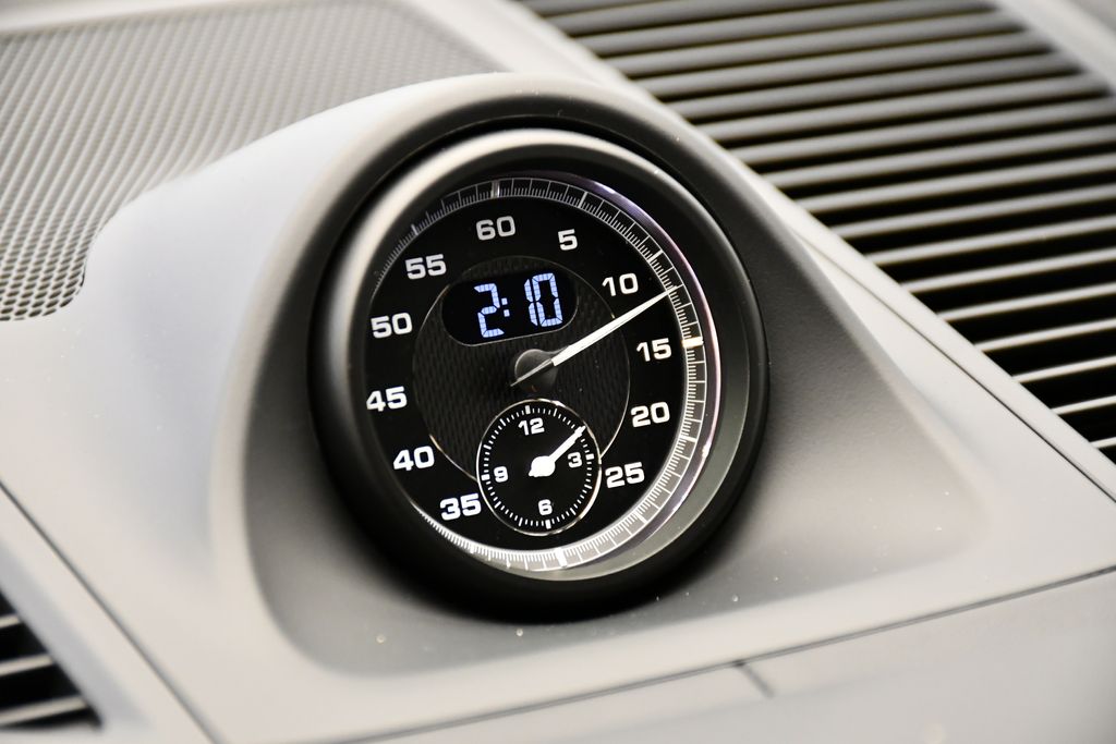 Thumbnail: 2026 Porsche Macan - 21