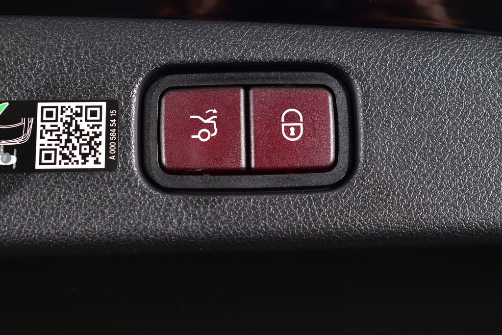 Thumbnail: 2026 Mercedes-Benz E-Class - 6