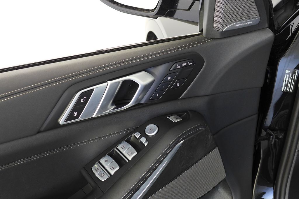 Thumbnail: 2025 BMW X7 - 11