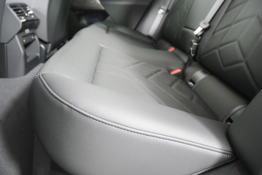 Thumbnail: 2026 BMW 5 Series - 14