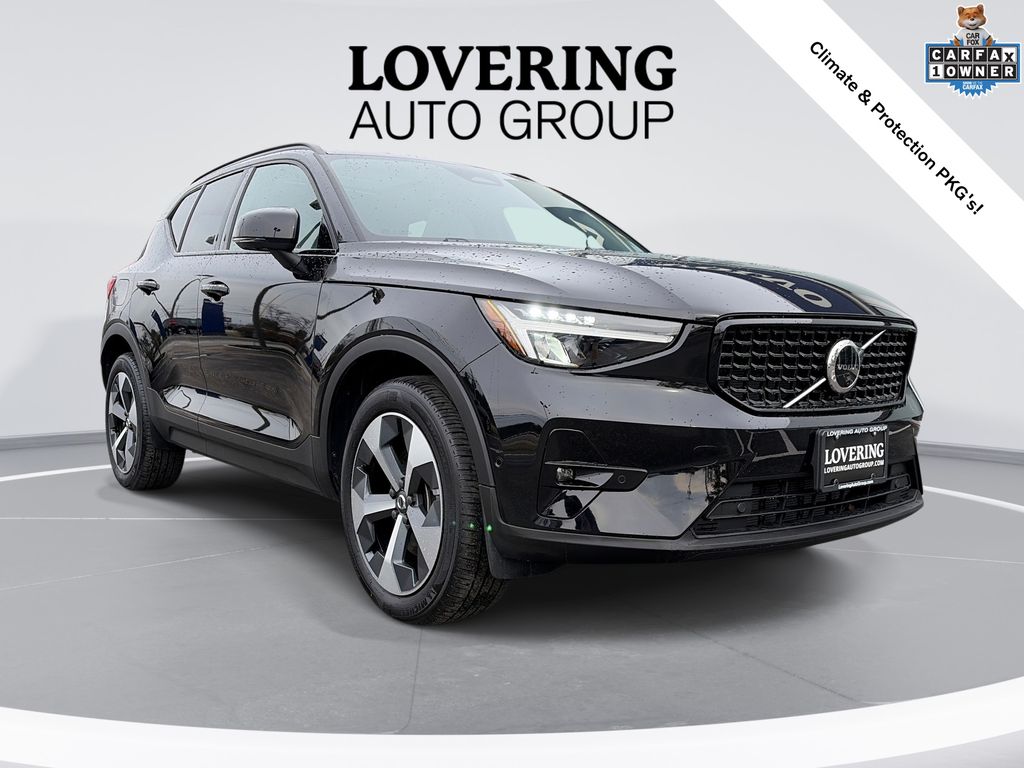 2023 Volvo XC40 B5 Plus Dark Theme AWD