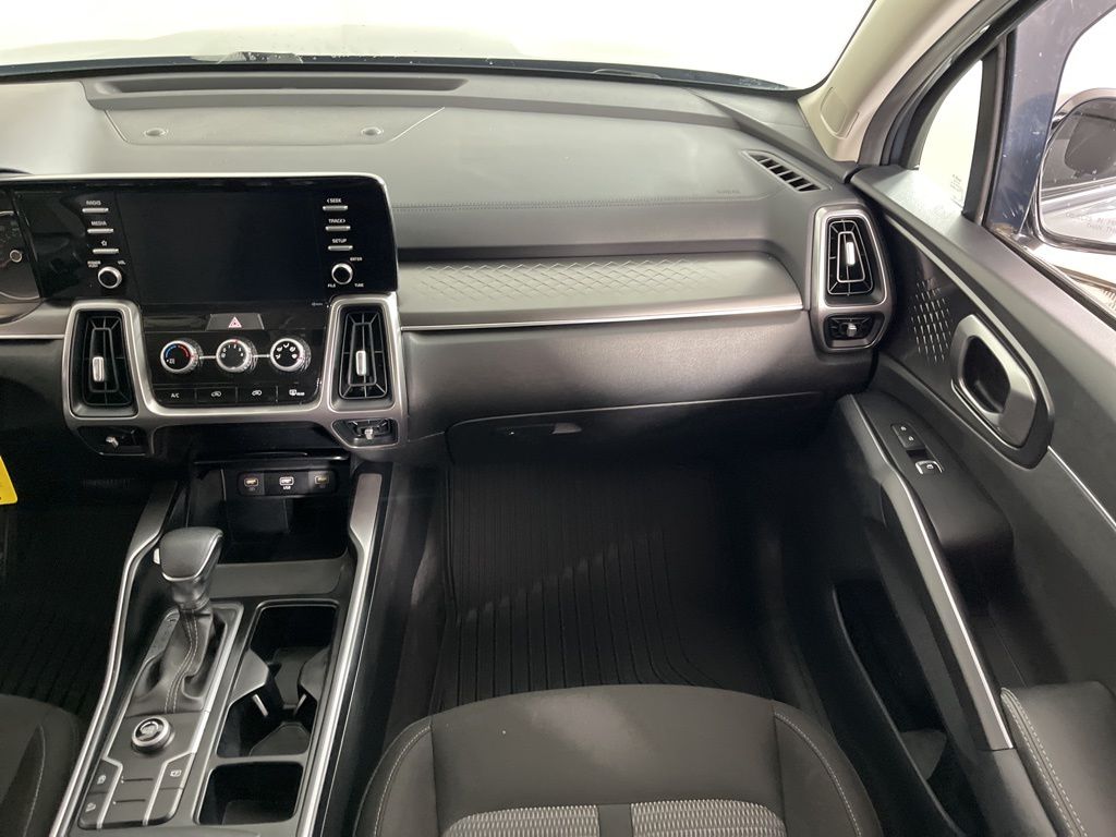 Thumbnail: 2023 Kia Sorento - 17