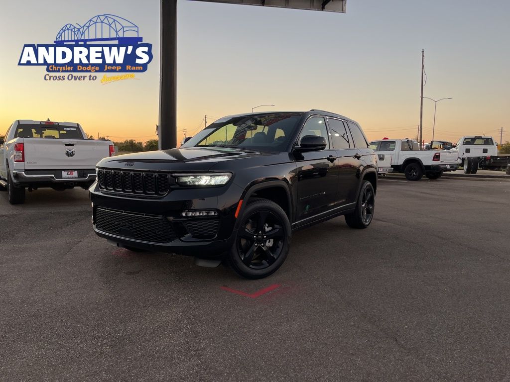 Diamond Black Crystal Pearlcoat 2025 Jeep Grand Cherokee Limited 4WD SUV / Crossover Four-Wheel Drive 8-Speed Automatic