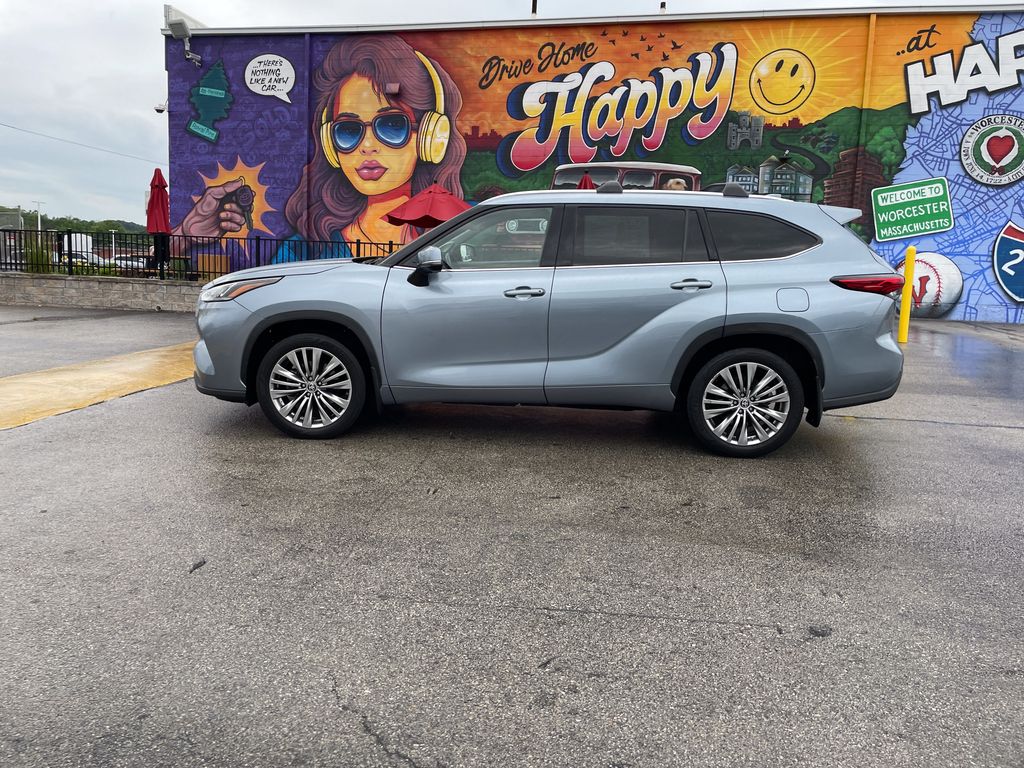 Used 2023 Toyota Highlander SUV