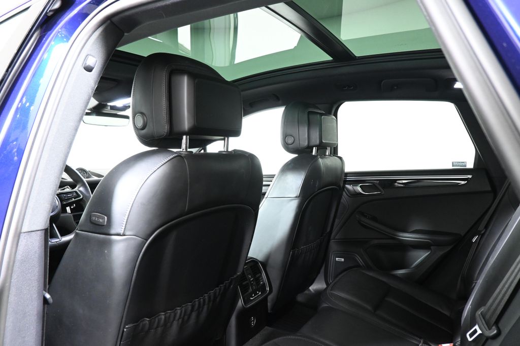 Thumbnail: 2022 Porsche Macan - 6