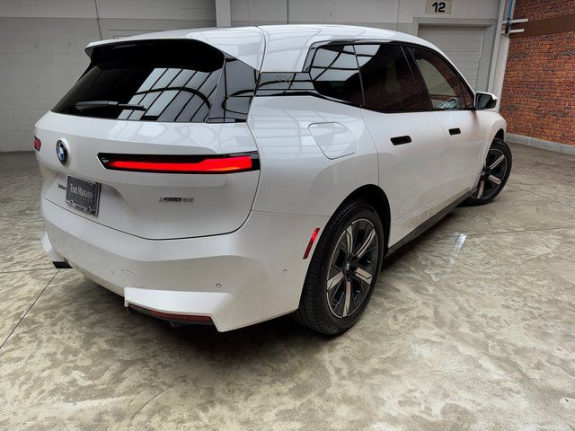 New 2026 White BMW xDrive60 image 5