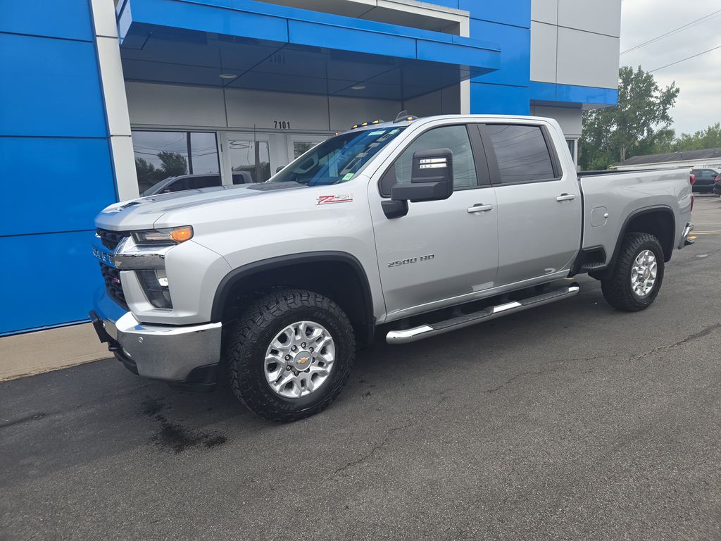 Silver Ice Metallic 2022 Chevrolet Silverado 2500HD Pickup Truck Four-Wheel Drive 6-Speed Automatic