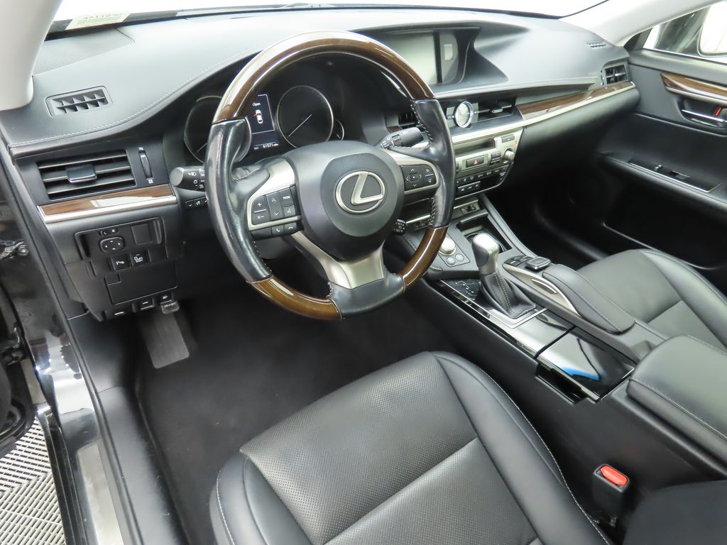 2016 Lexus ES Hybrid 300h 9