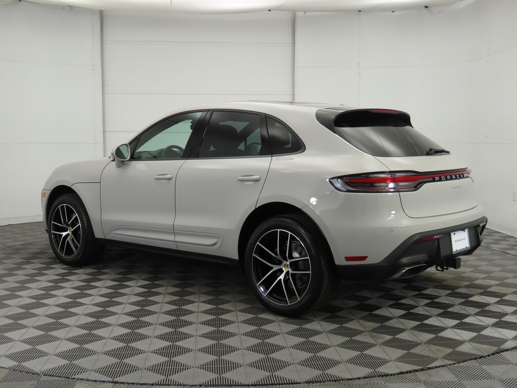 Thumbnail: 2025 Porsche Macan - 3