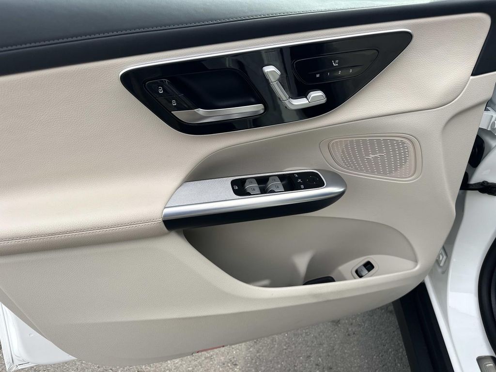 Thumbnail: 2023 Mercedes-Benz GLC - 29