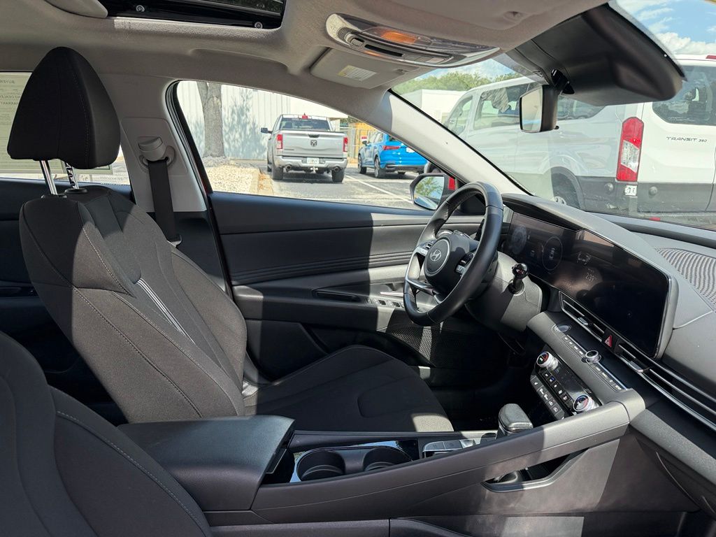 Used 2025 Hyundai Elantra Sedan