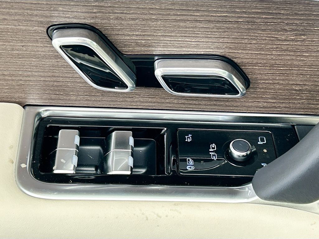 Thumbnail: 2026 Land Rover Range Rover - 22