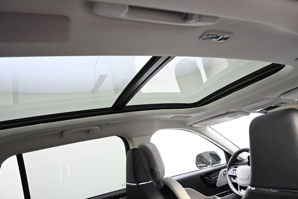 New 2026 White Lincoln Reserve image 17