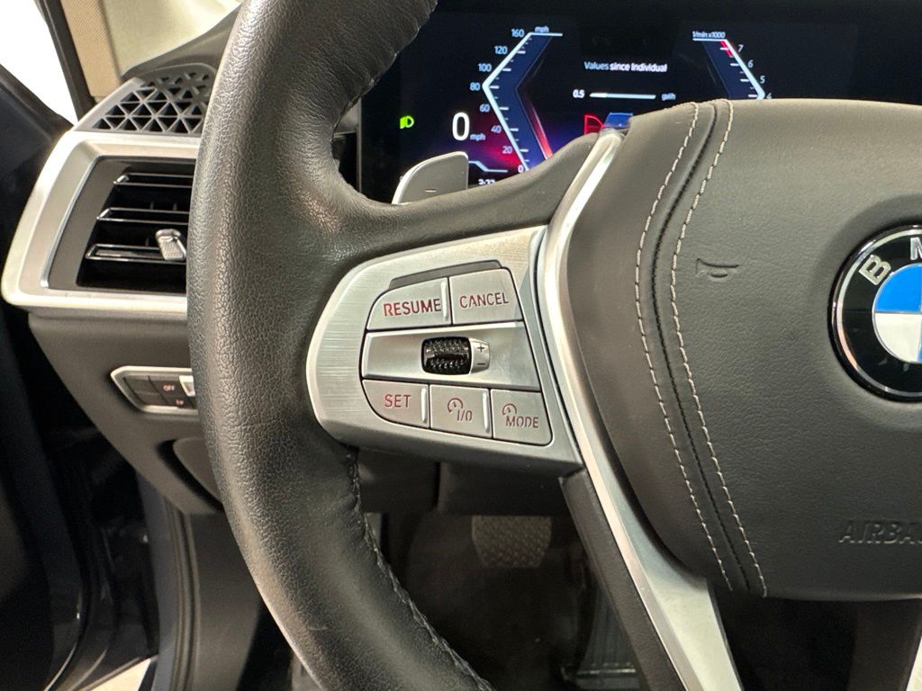 Used 2023  BMW xDrive40i image 9