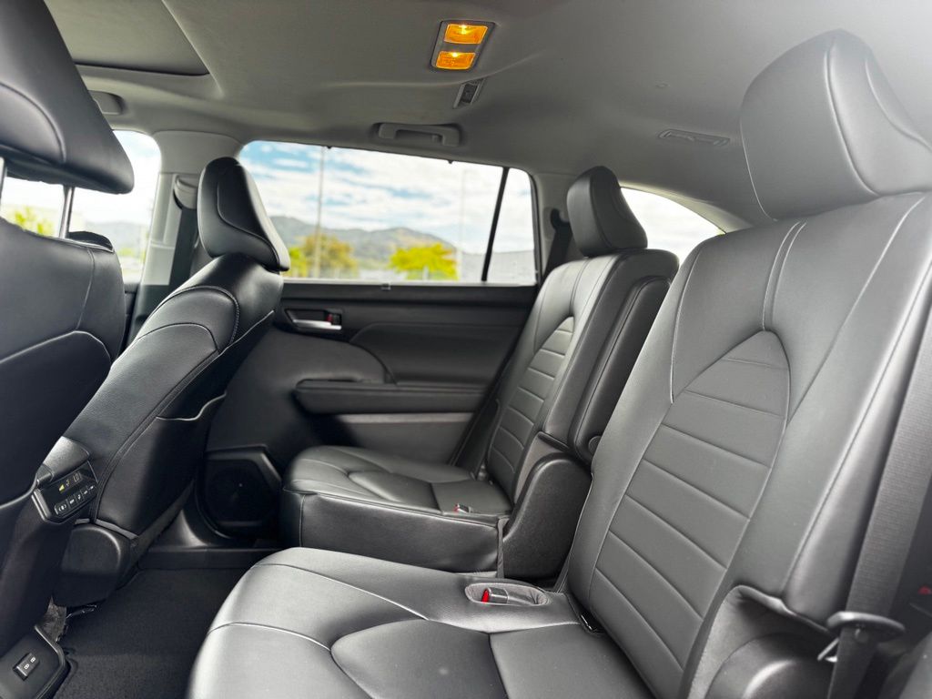 Used 2023 Toyota Highlander Hybrid SUV