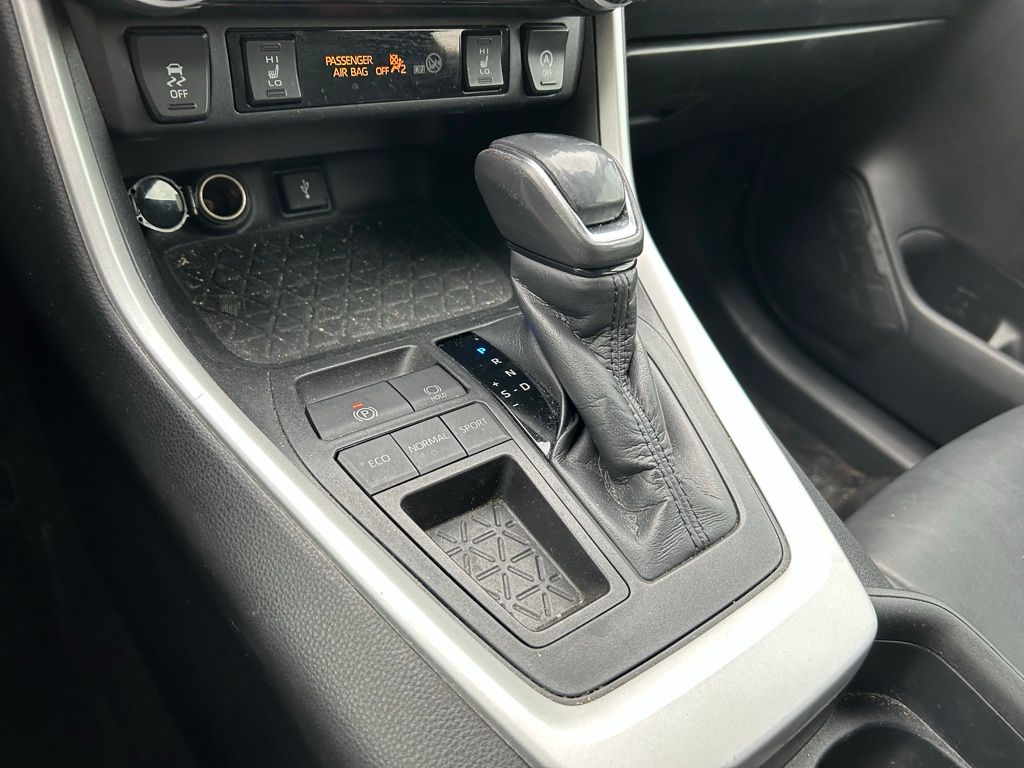 2020 Toyota RAV4 XLE Premium 28