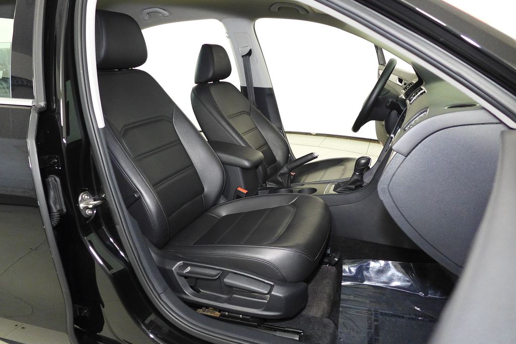 Thumbnail: 2015 Volkswagen Passat - 18