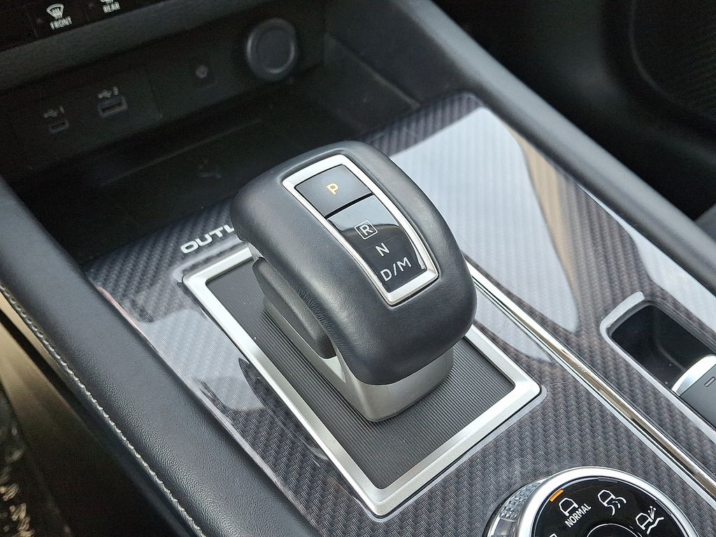 Thumbnail: 2022 Mitsubishi Outlander - 14