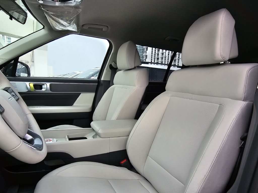 New 2027 Silver Hyundai SE image 22