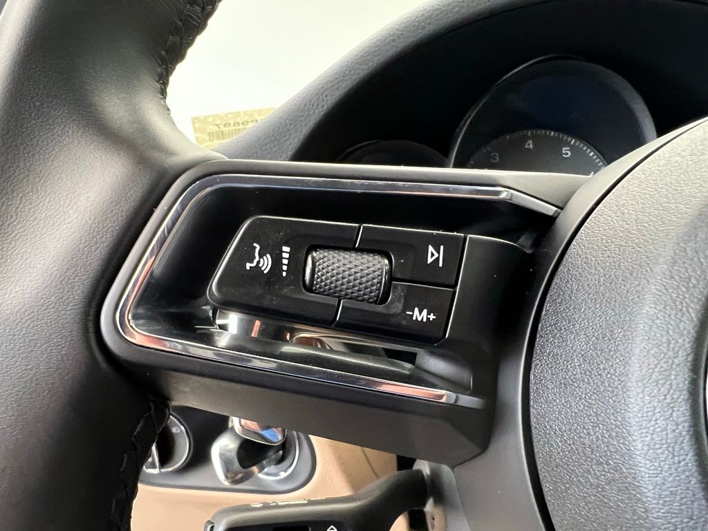2022 Porsche Macan S 9